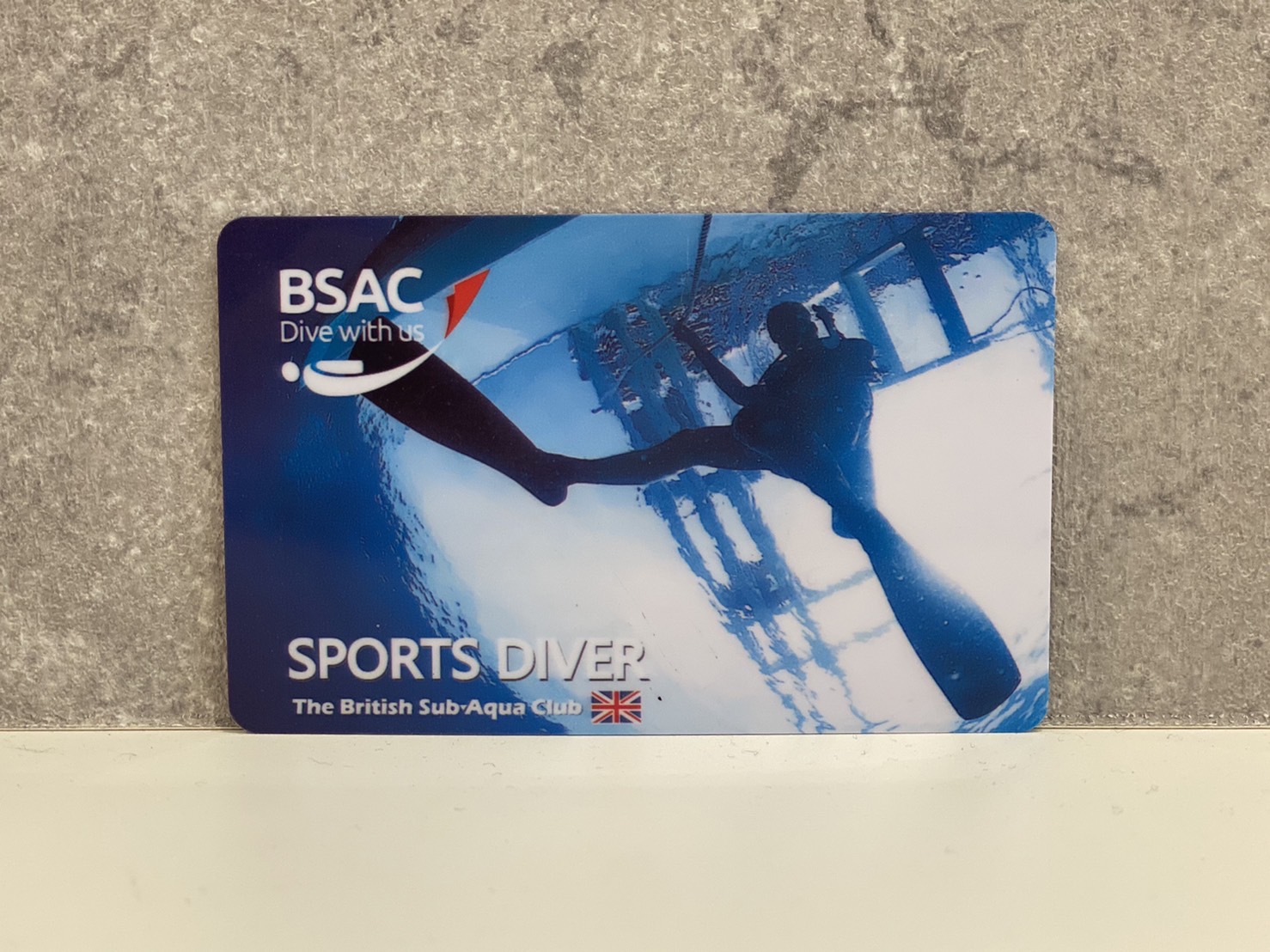 ダイビングの中級ライセンスカード。スポーツダイバーのライセンスカードの画像