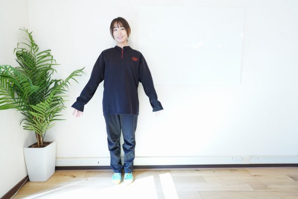 ダイビング専用のドライインナーを着た女性