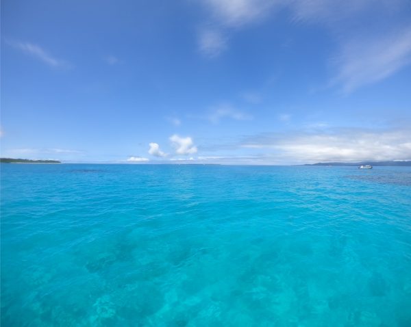 良いお天気の空と海の写真