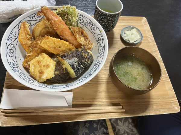 ダイビングの後に食べた天丼の写真