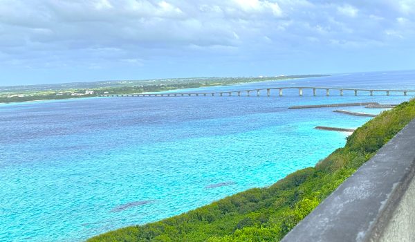 宮古島の海と伊良部大橋