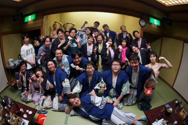 忘年会での集合写真