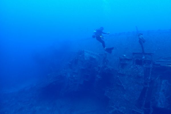 沖縄北部の海に眠る戦艦エモンズ
