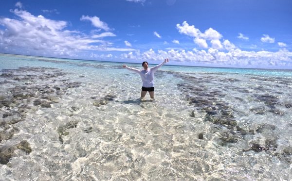 与論島の透き通る海