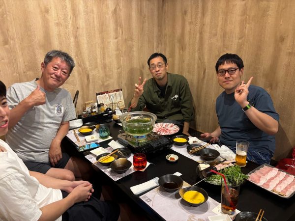 宮古島でしゃぶしゃぶを食べるダイバー