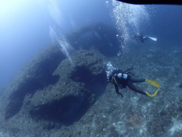 水中の丘の様な地形