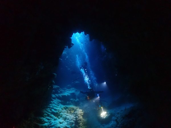 魔王がいるかのような幻想的な海の写真