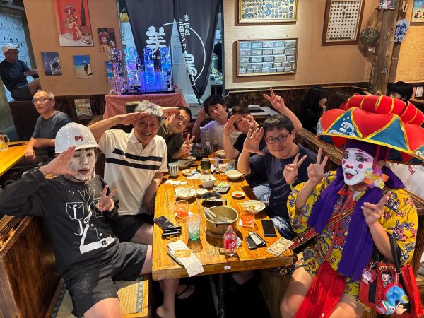 居酒屋の集合写真